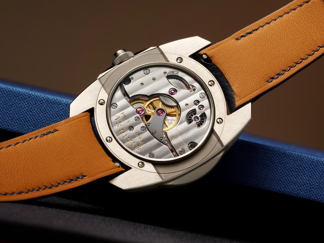 AKRIVIA AK-01 Movement