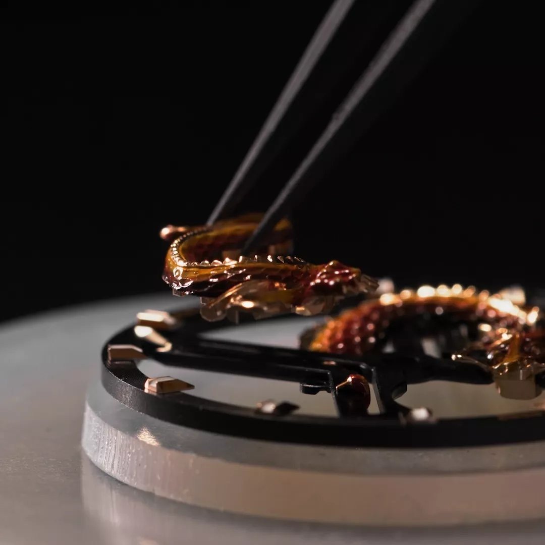 Blast Tourbillon Dragon - ejderhanin yerlestirilmesi