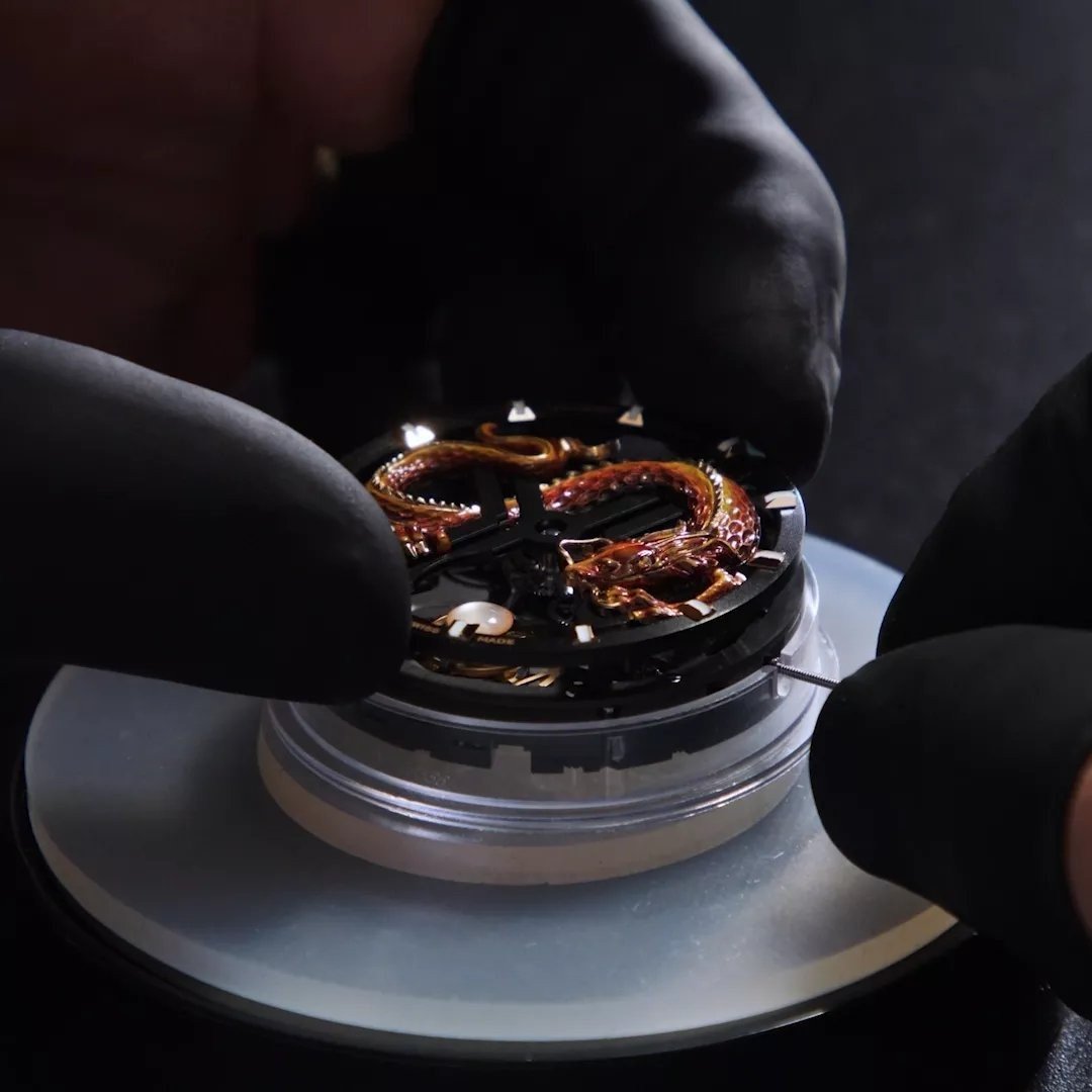 Blast Tourbillon Dragon - kadran montaji