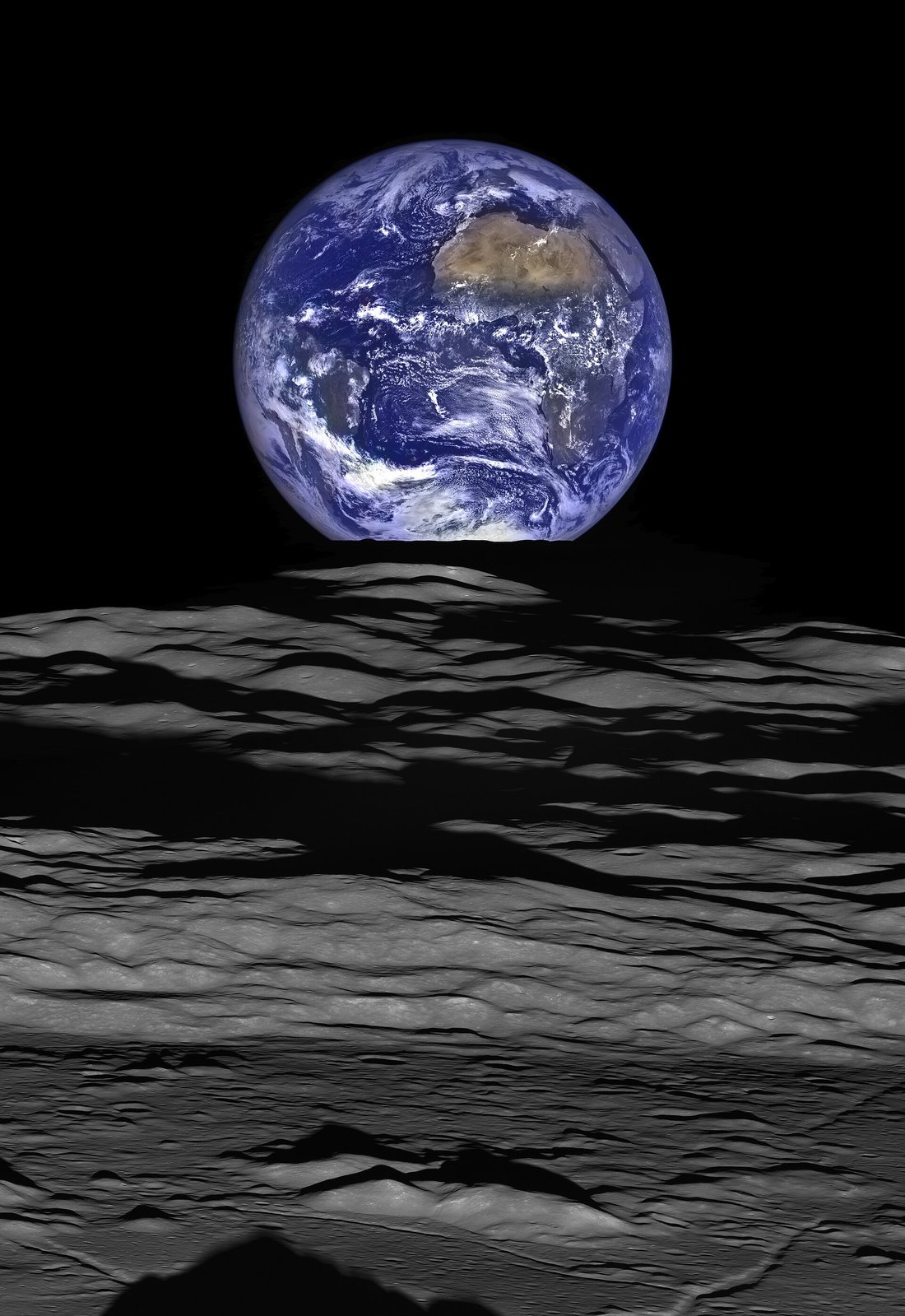 Ay'in uzak (karanlik) yuzu - Compton krateri uzerinde Dunya (NASA/LRO)