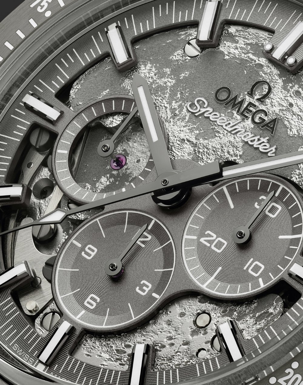 Omega Speedmaster Dark Side of the Moon - portrait-3