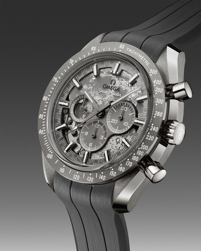 Omega Speedmaster Dark Side of the Moon - portrait-4