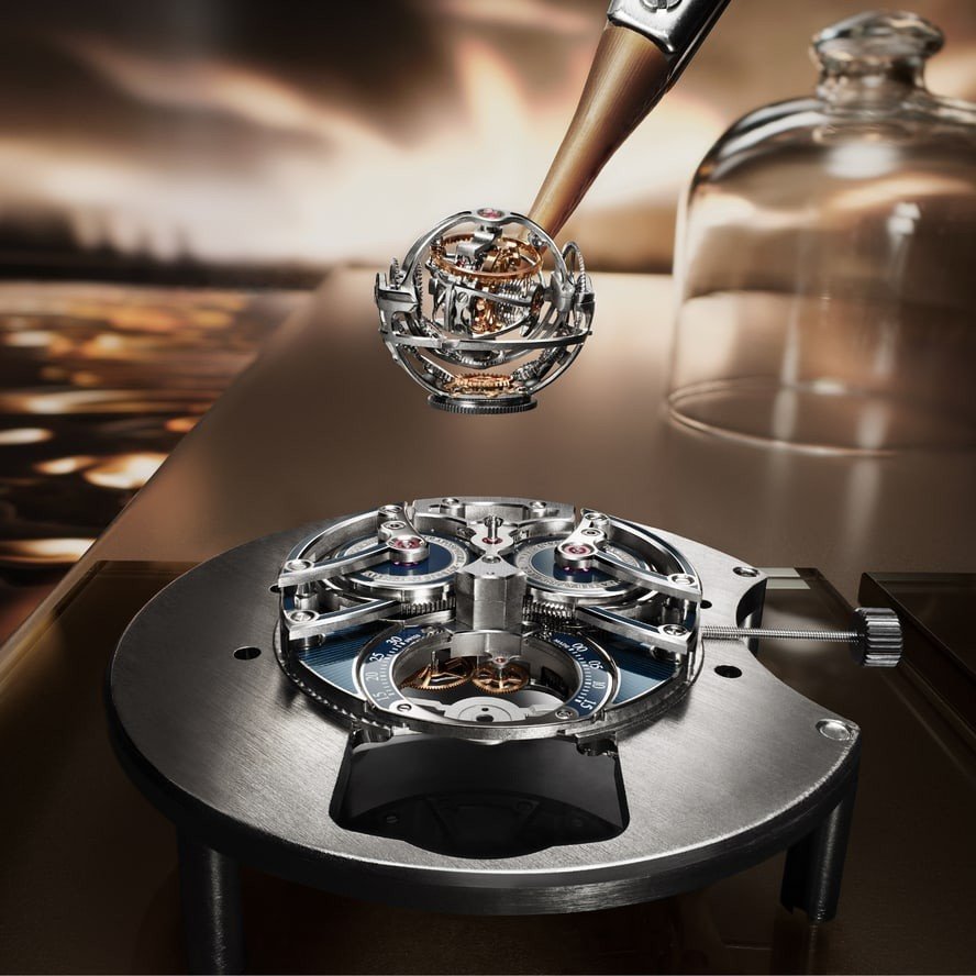Uc eksenli gyrotourbillon kuresi, stratosfer ufkunun onunde