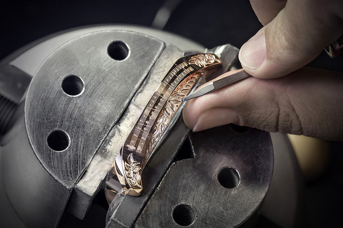 Vacheron Constantin Hand Engraving the Beethoven Score on the Caseband