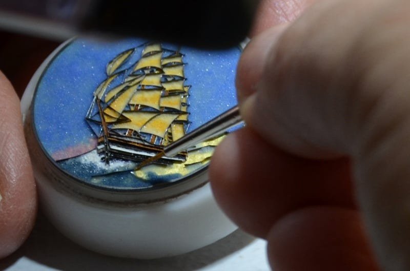 Cloisonne kadran, Donze Cadrans atolyesinde islenirken