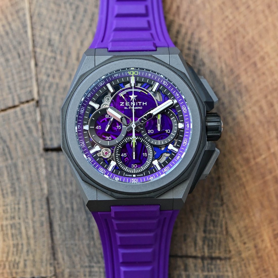 Zenith Defy Extreme Ultraviolet: mor safir kadranin ustten gorunumu