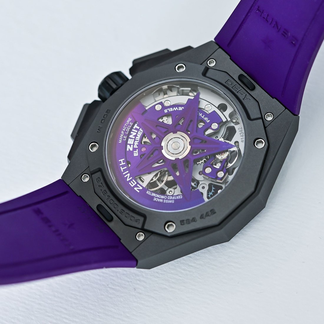 Zenith Defy Extreme Ultraviolet: mor yildiz rotoru ve El Primero 9004 mekanizmasi
